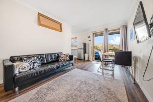 Tronton 2 - Lovely 2BR Apartment l Close to the Lake l Renovated Bathroom