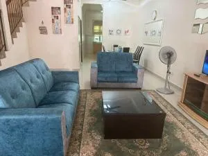 KLIA REDZA HOMESTAY WARISAN INDAH - Kampong Melot