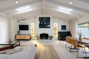 Kirra Beach House - relax in pool & sauna