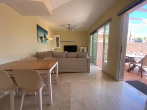 Spacious Apartment With Private Jacuzzi and Pool Access