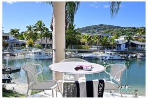 St Tropez 10 - Waterfront Escape in Noosa Sound