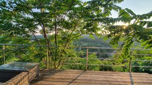 Modern cottage, views and a jacuzzi