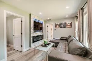 Des Plaines Vacation Rental with Spacious Backyard! - Prospect Heights