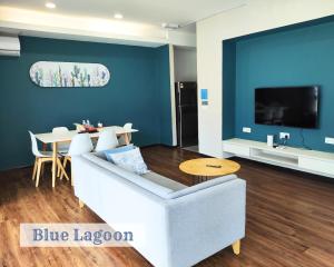 Roxy Sematan Townhouse - Blue Lagoon