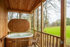 Breckland Lodge 4 with Hot Tub - Belladrum