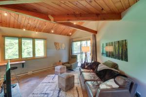 Cozy Resort Condo about 2 Mi to Whitefish Mtn Resort!