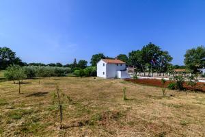 Holiday house with a swimming pool Medulin - 21049