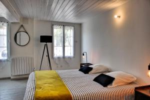 Maisons de vacances Les Cerisiers YourHostHelper : photos des chambres