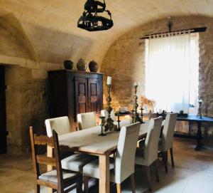 B&B / Chambres d'hotes Prieure du 17e dans l'Ardeche meridionale : photos des chambres