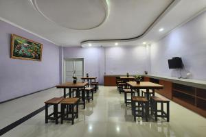 Urbanview Hotel Mutiara Persada Syariah Majalengka by RedDoorz