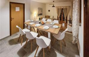 4 Bedroom Lovely Home In Miranje Gornje 