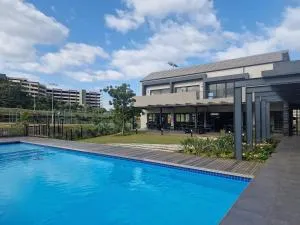 BALLITO COASTAL BLISS - Luxury 3-Bed apartment - Wifi, Parking, Breakfast, Shuttle, Back-up power & near beaches - Fraser