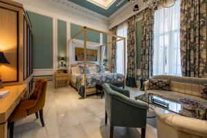Junior Suite room in Hotel Casa Palacio Maria Luisa