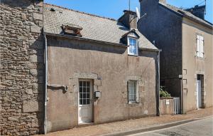 Maisons de vacances Awesome Home In Plouguerneau With 2 Bedrooms And Wifi : photos des chambres