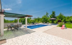 3 Bedroom Stunning Home In Poljica 