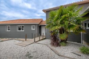 Maisons de vacances Maison avec piscine pour 8 adultes - 2 enfants : photos des chambres