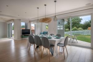 Maisons de vacances Maison avec piscine pour 8 adultes - 2 enfants : photos des chambres