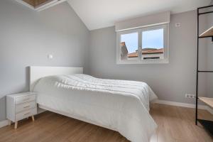 Maisons de vacances Maison avec piscine pour 8 adultes - 2 enfants : photos des chambres