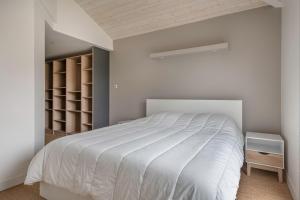 Maisons de vacances Maison avec piscine pour 8 adultes - 2 enfants : photos des chambres