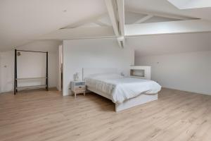 Maisons de vacances Maison avec piscine pour 8 adultes - 2 enfants : photos des chambres