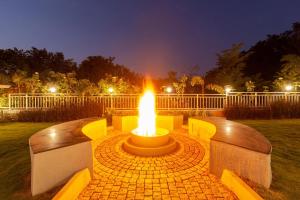 Bellevue Palace by StayVista - Lavish abode with a pool, Landscaped lawn, Gazebo & Adventure activities