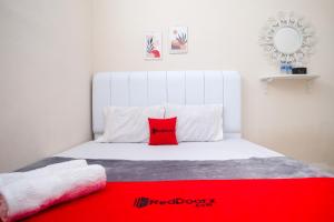 RedDoorz Syariah near Universitas Mercu Buana Kampus 2 Yogyakarta