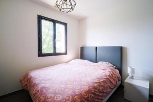 Maisons de vacances Gite de Chantecoucou - Piscine privative et vue : photos des chambres