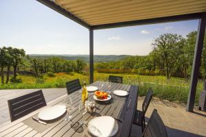 Maisons de vacances Gite de Chantecoucou - Piscine privative et vue : photos des chambres