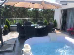 Apartament Business&Living No 73 z prywatnym jacuzzi zewnętrznym -od maja do września- Nad Zalewem w Cedzynie i miejscem parkingowym