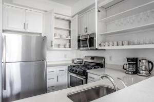 West LA 2br w rooftop courtyard LAX-1055