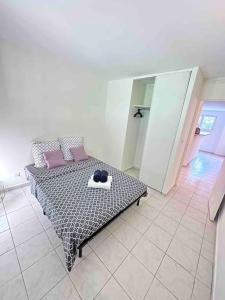 Appartements T3 entier renove avec place de parking : photos des chambres