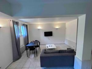 Appartements T3 entier renove avec place de parking : photos des chambres