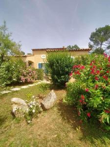 Maisons de vacances Villa avec jardin sur Rocbaron : photos des chambres