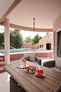 Pool apartment with traditional Dalmatian Konoba