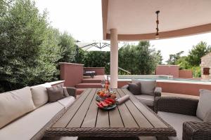 Pool apartment with traditional Dalmatian Konoba