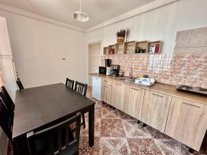 Anton Pann House - Entire house below the citadel