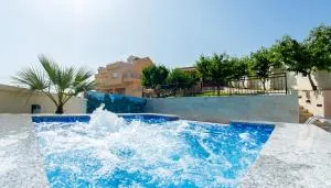 Luxury Villa with Private Pool and Jacuzzi - Gnojnice