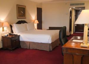 Panorama Suite, Executive lounge access, 1 Bedroom Suite room in Karachi Marriott Hotel