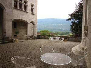 Maisons de vacances Renovated castle apartment with swimming pool : photos des chambres