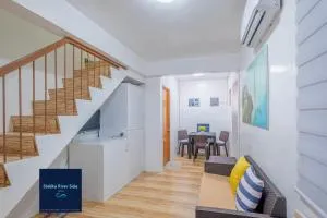 Stellka cheerful 2BR townhouse near the beach and city - Caylaway