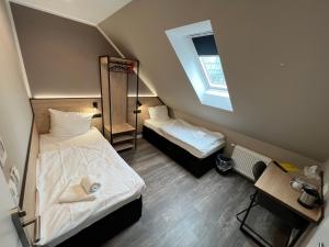 Standard Twin Room room in Hannover-City-Pension
