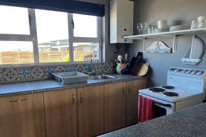 Casual, beachy and 100m to Seals Surf Spot