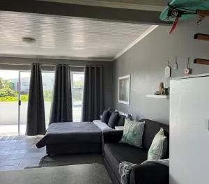 Casual, beachy and 100m to Seals Surf Spot - Cape St Francis