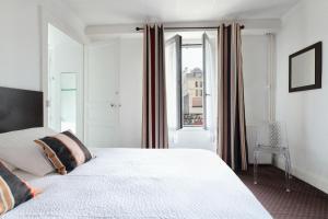 Hotels Hotel VAL FLORES LOGIS : Chambre Triple Supérieure
