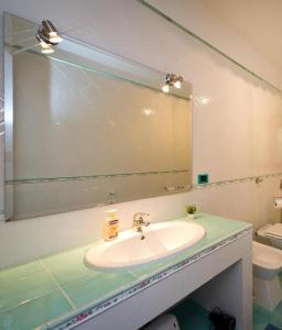 Double Room with Balcony and Sea View