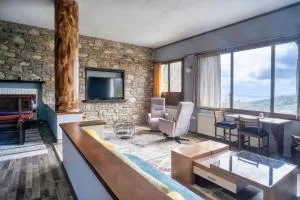 Maria's House - Makrirrákhi