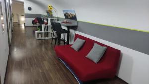 Eiffel-T45 Five Bedroom Central Apartment