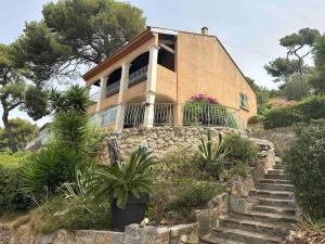 Grand T2 très lumineux en rez de jardin villa