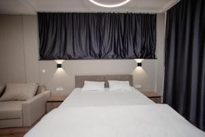 GRIFFON BAR FOOD APARTMENTS