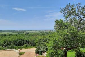 Holiday Home For 8 people, POOL + SEA view